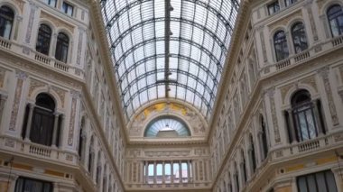 Galleria Umberto I İtalya, Napoli 'deki alışveriş galerisi.