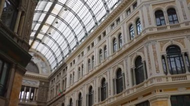 Galleria Umberto I İtalya, Napoli 'deki alışveriş galerisi.