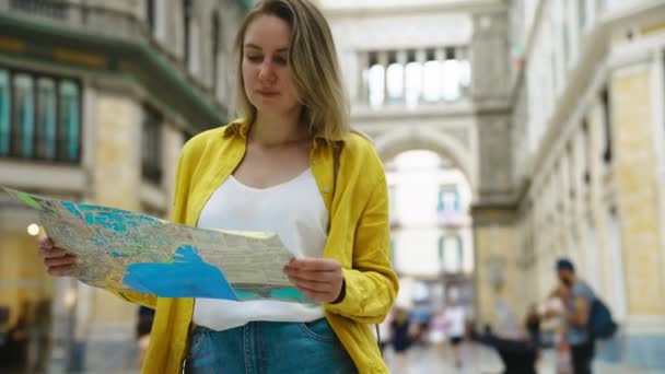 Woman Tourist Map Stands Galleria Umberto Naples — Vídeo de stock