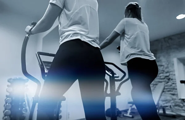 Kvinnlig Träning Elliptical Trainer Gym — Stockfoto