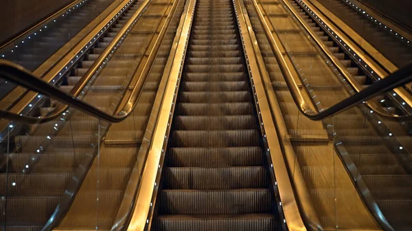 지하철에서 에스컬레이터입니다 — 스톡 사진