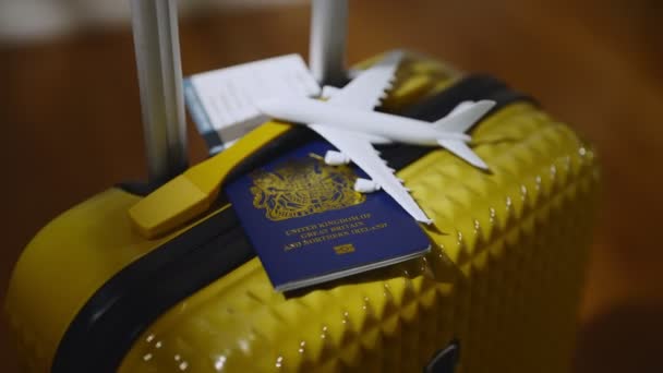 Förenade Konungariket Storbritannien Pass Resväska — Stockvideo