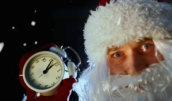 Santa Claus Shows Minutes Left New Year — Stock Photo, Image