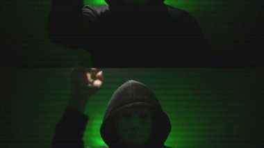 Maskeli anonim bir duyuru yapıyor. Eski filmin etkisi..
