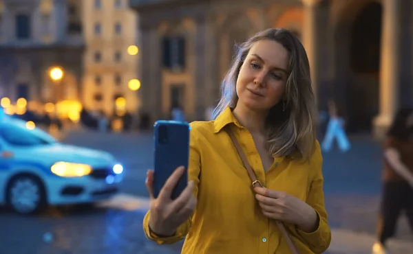 Mujer Haciendo Selfie Piazza Del Plebiscito Nápoles Italia —  Fotos de Stock