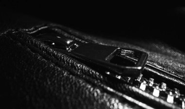 Siyah deri ceket ayrıntıları. Yakın plan..