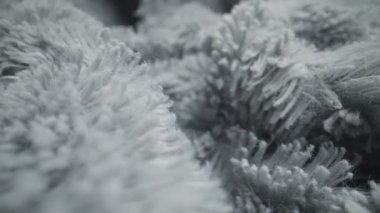 Açık gri sentetik kürk ayrıntıları. Makro görünüm.
