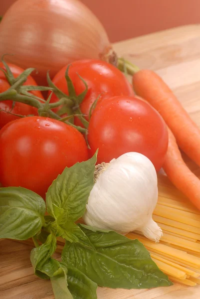 Verse ingrediënten voor het maken van pasta — Stockfoto