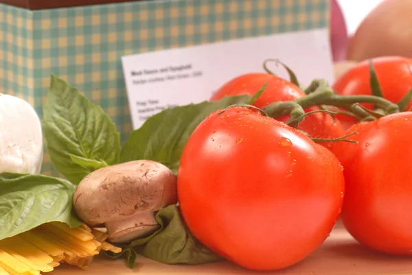 Caja de recetas con ingredientes para espaguetis — Foto de Stock