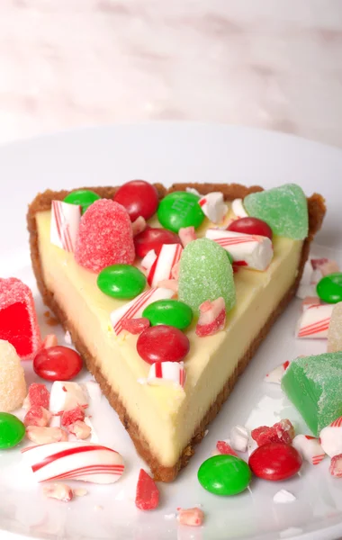 Cheesecake Natal festivo com doces variados — Fotografia de Stock