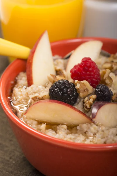 Oats  with fresh fruit — Stock Photo, Image