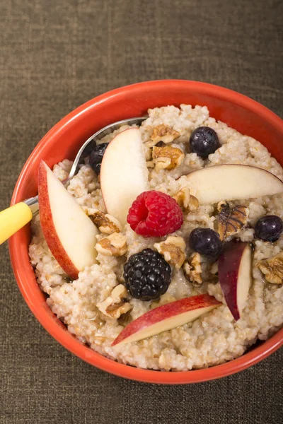 Oats  with fresh fruit — Stock Photo, Image