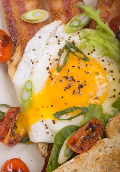 Egg on bacon and toast — Stock Photo, Image