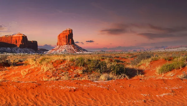 Barevné Skalní Útvary Poprašek Sněhu Monument Valley Navajo Národní Park — Stock fotografie