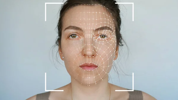 Reconhecimento biométrico da face. Retrato feminino. Tecnologia futura, detecção de rosto, digitalização, sistema seguro e identificação biométrica. — Fotografia de Stock