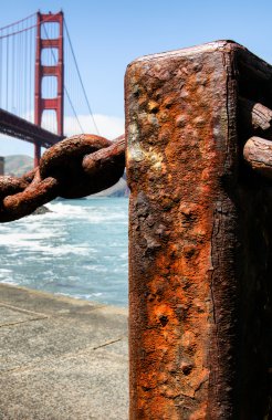 golden gate Köprüsü tarafından paslı kutup
