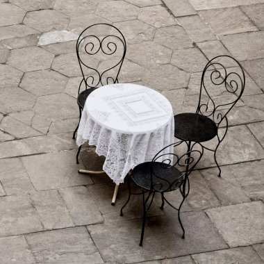 Cadde kafe yuvarlak masa