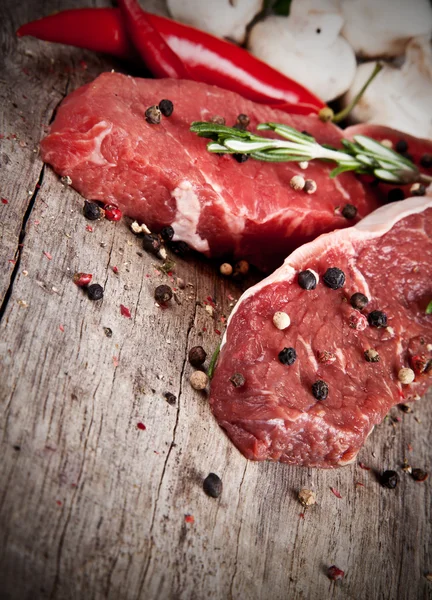 Raw steaks — Stock Photo, Image