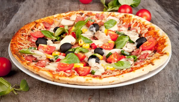 Italiaanse pizza — Stockfoto