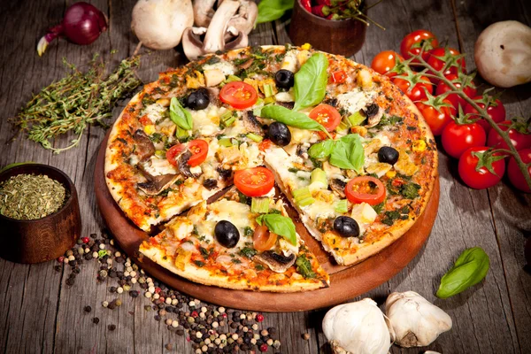 Pizza — Stockfoto