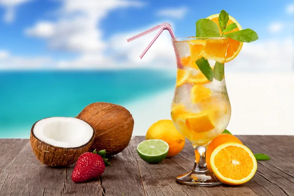 Cocktail drinken — Stockfoto