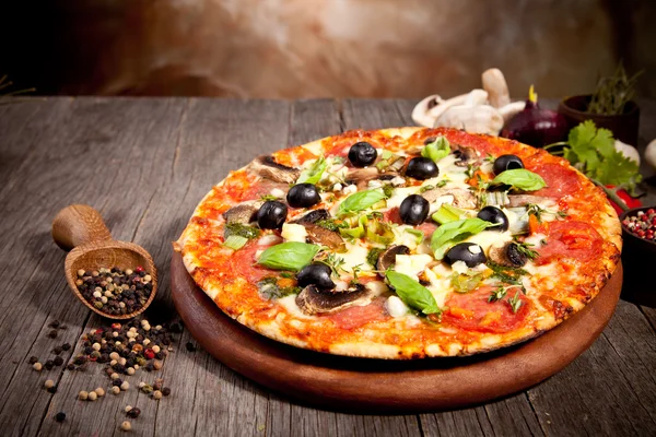 Pizza — Stockfoto