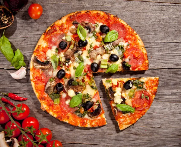 Pizza — Stockfoto