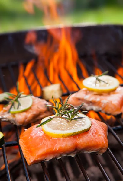 Salmón a la parrilla — Foto de Stock