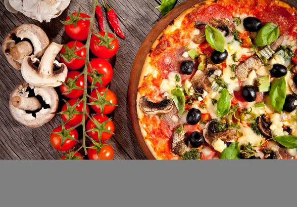 Italienische Pizza — Stockfoto