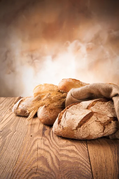 Friss kenyeret a fa — Stock Fotó