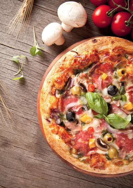 Italiaanse pizza — Stockfoto