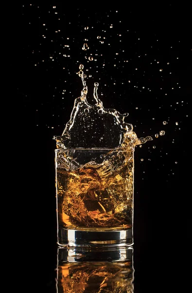 Splashing whiskey — Stock Photo, Image