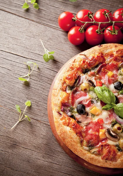 Italienische Pizza — Stockfoto