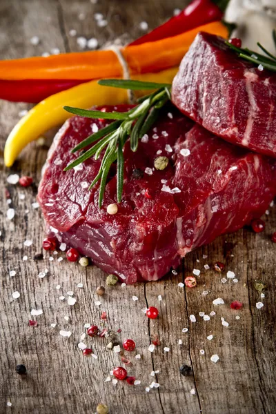 Raw steak — Stock Photo, Image