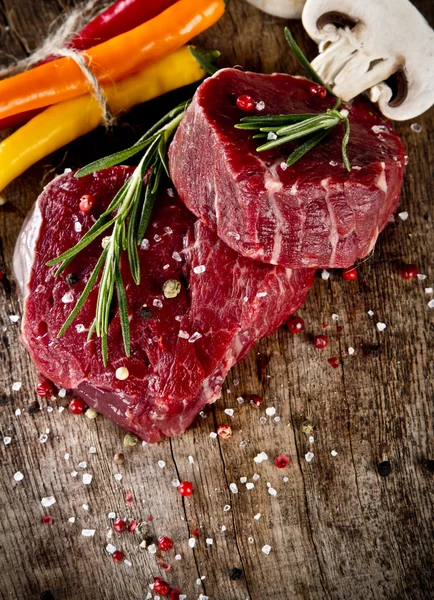 Raw steak — Stock Photo, Image