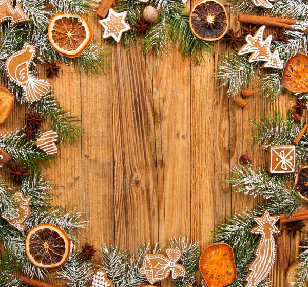 Lebkuchen auf Tannenspangen — Stockfoto