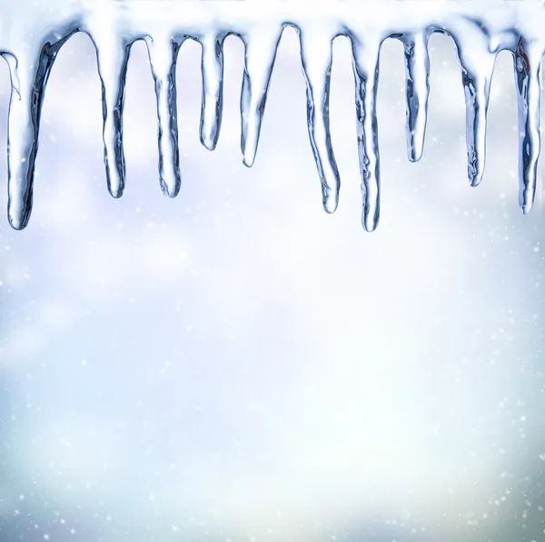 Ijspegels met sneeuw — Stockfoto