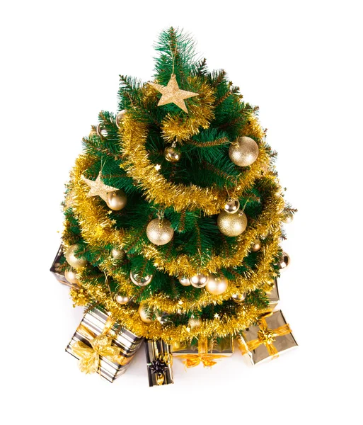 Рождественская елка на белом фоне — стоковое фото