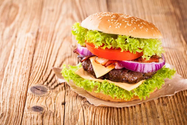 Świeży Hamburger — Zdjęcie stockowe