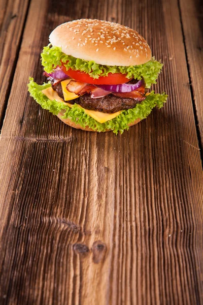 Frischer Hamburger — Stockfoto