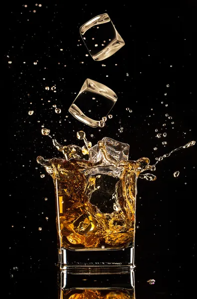 Splashing whiskey — Stock Photo, Image