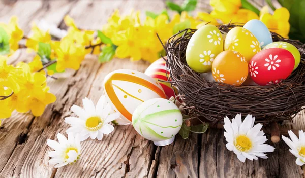 Huevos de Pascua en madera —  Fotos de Stock