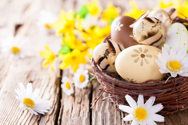 Huevos de Pascua en madera —  Fotos de Stock