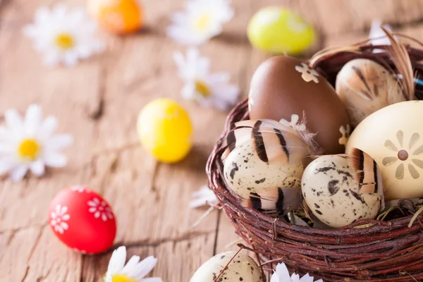 Huevos de Pascua en madera — Foto de Stock