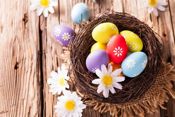 Huevos de Pascua en madera — Foto de Stock