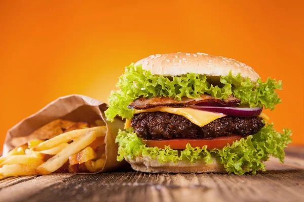 Färska hamburgare — Stockfoto