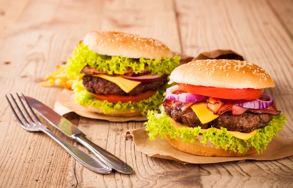 Frischer Hamburger — Stockfoto