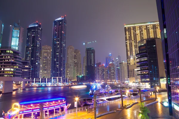 Yachthafen-Wolkenkratzer in Dubai, sae — Stockfoto