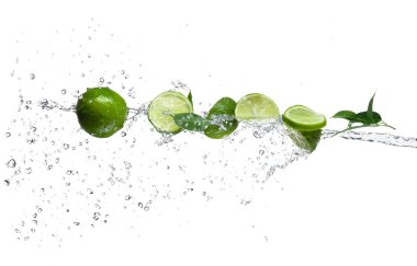 su sıçrama içinde limes parçaları
