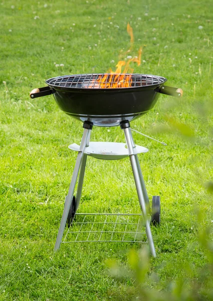 Empty grill on garden — Stock Photo, Image